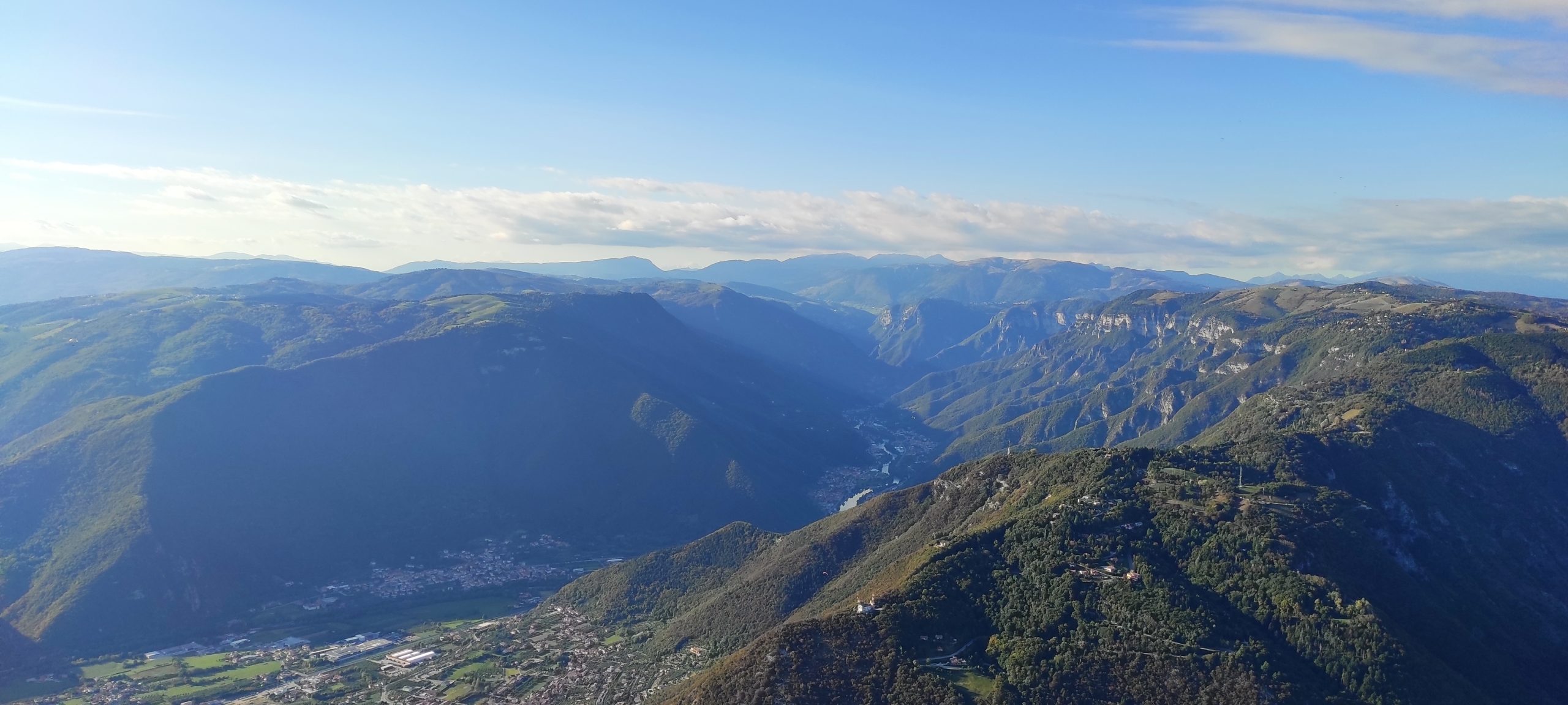 Podzimní slunce nad Monte Grappa